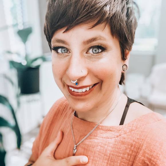 Meet your Posher, Candice - Picture 1 of 1